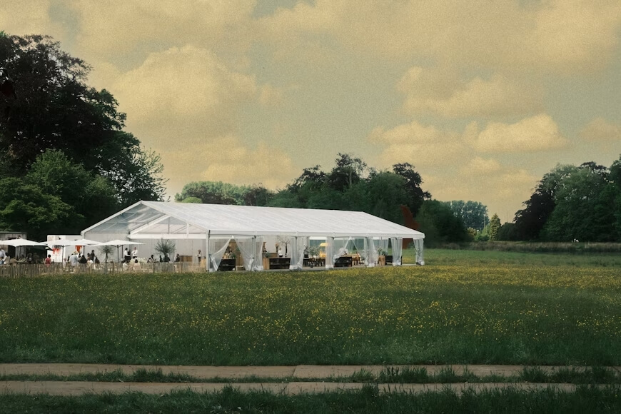 Equipo de Eventos Especiales Lerma trabajando en la organización de un evento